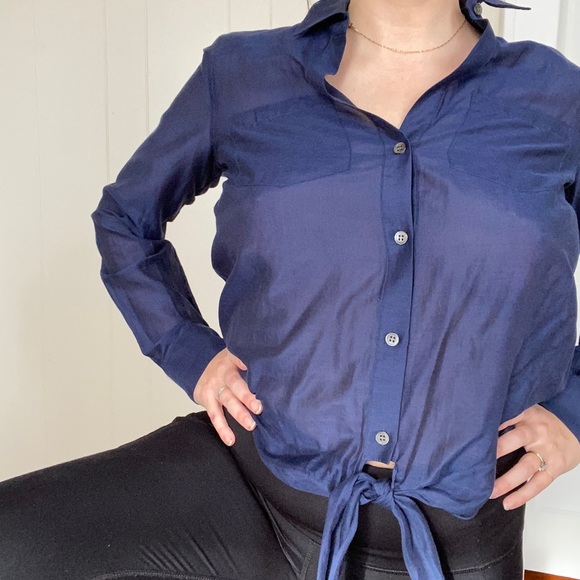 THEORY Navy Button Down Tie Front size Small - Picture 13 of 16